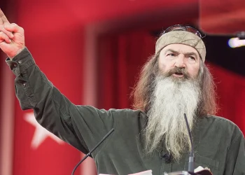 Phil Robertson, Patriarch of 'Duck Dynasty' and Duck Commander Founder, Dies at 79