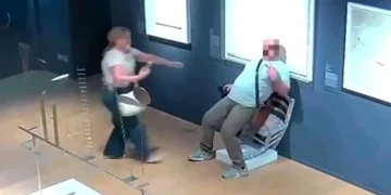 Couple Damages Crystal Artwork in Verona Museum While Posing for Photos, Prompting Outcry and Restoration Effort