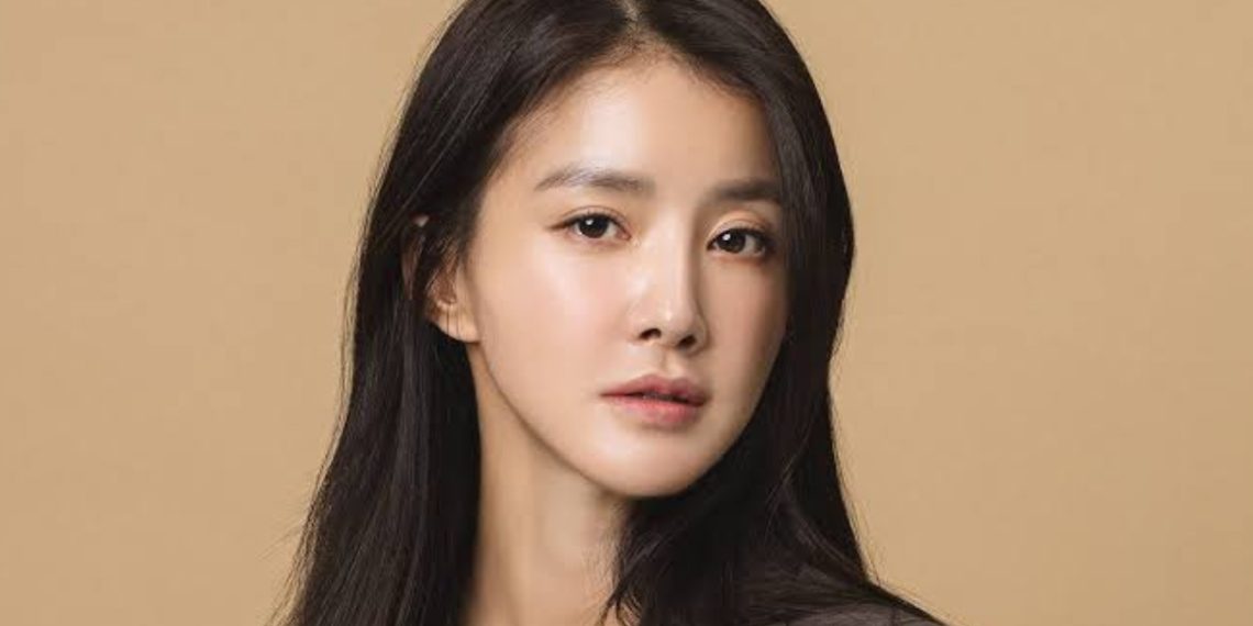 Actress Lee Si Young Donates 100 Million KRW to Support Pediatric Care and Medical Facilities